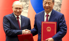Vladimir Poutine et Xi Jinping, à Pékin, le 20 mai 2026 ( POOL / ALEXANDER KAZAKOV )