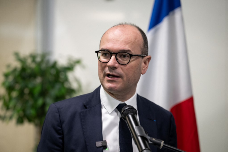 Le ministre délégué à l'Industrie Sébastien Martin à Mâcon, ce lundi 16 février. ( AFP / ARNAUD FINISTRE )