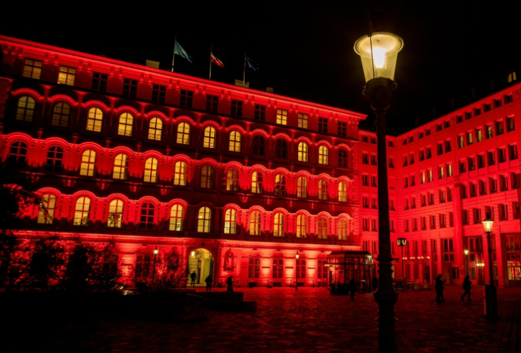 Le ministère autrichien de l'Intérieur illuminé à l'occasion d'un événement le 17 novembre 2021 à Vienne. ( AFP / JOE KLAMAR )