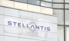 Au 30 juin 2025, le capital de Stellantis était principalement détenu à 14,9% par Exor, holding de la famille Agnelli (les fondateurs du constructeur Fiat), 7,6% par la famille Peugeot, et 6,4% par l'Etat français via la banque publique d'investissement Bpifrance. ( AFP / Thibaud MORITZ )