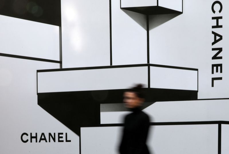 Photo d'archives des logos de Chanel à Nice, en France