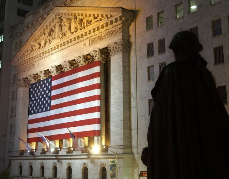 STATUE DE GEORGE WASHINGTON ET BOURSE DE NEW YORK LA NUIT