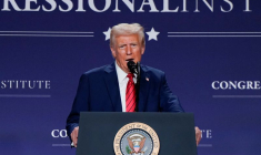 Le président américain Donald Trump assiste à une réunion de la conférence des membres républicains de la Chambre des représentants à Miami