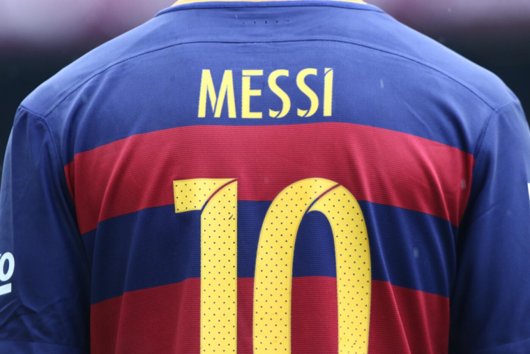 Luxe et passion : l’univers discret des stars du foot entre bouteilles rares, montres suisses et bolides à plusieurs millions