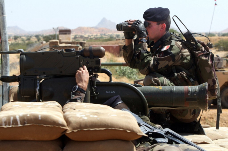 Des militaires français à Abéché, au Tchad, le 15 novembre 2007. ( AFP / THOMAS COEX )
