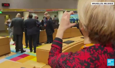 Menace russe en Ukraine : L'OTAN envoie des navires et avions de combat en Europe de l'Est