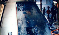 Le module de commande du vaisseau spatial Apollo 1, le 28 janvier 1967 au Centre spatial Kennedy, après un incendie accidentel, le 27 janvier 1967, qui a coûté la vie aux trois membres d'équipage lors d'un entraînement au sol ( NASA / HO )