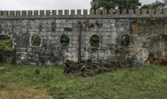 Les Sanzalas - ancien logements - de la roça de Sundy, à Sao Tomé-et-Principe, le 1er août 2026 ( AFP / Daniel BELOUMOU OLOMO )