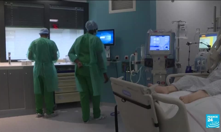 Covid-19 en France : 208 000 contaminations en 24 H