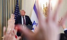 Le président Donald Trump et le Premier ministre israélien Benjamin Netanyahu (non visible sur la photo) tiennent une conférence de presse conjointe à la Maison Blanche à Washington, D.C.