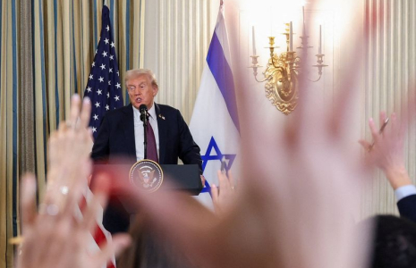 Le président Donald Trump et le Premier ministre israélien Benjamin Netanyahu (non visible sur la photo) tiennent une conférence de presse conjointe à la Maison Blanche à Washington, D.C.
