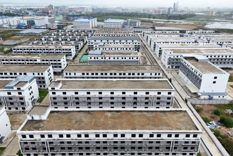 Un complexe fermé dédié à des escroqueries en ligne, géré par Jin Zi Hui Property Management,au Cambodge, le 22 septembre 2026 ( AFP / Suy SE )