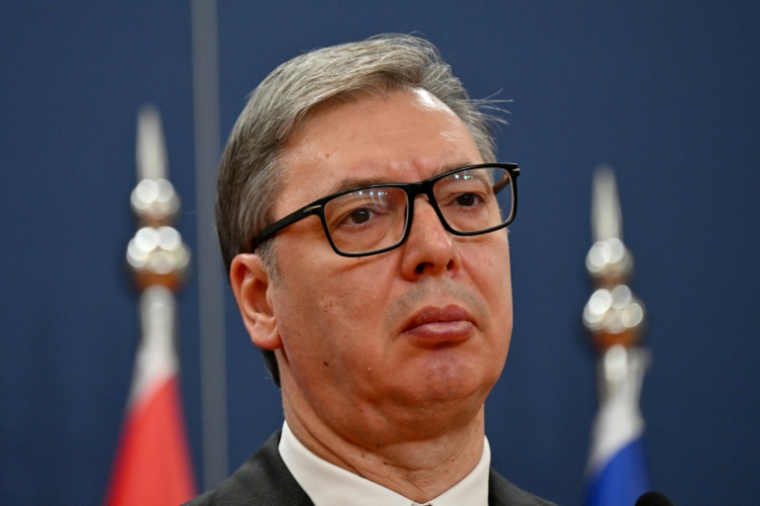 e président serbe Aleksandar Vucic a déclaré dimanche vouloir "éviter à tout prix" une "confiscation" des parts russes dans la compagnie pétrolière serbe NIS. ( AFP / Andrej ISAKOVIC )
