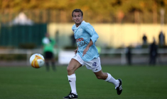 FRANCE: MACRON BUTEUR SUR PENALTY LORS D'UN MATCH DE FOOTBALL DE CHARITÉ