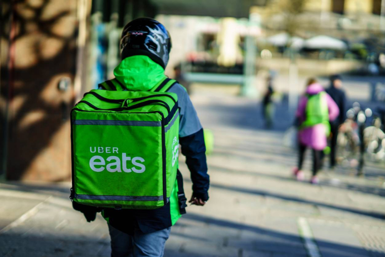 L'importante fraude sociale des travailleurs des plateformes Internet / iStock-nrqemi