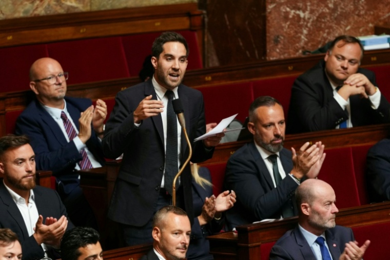 Le député du Rassemblement national (RN) Thomas Ménagé (au centre) s'exprime lors d'une séance de questions au gouvernement à l'Assemblée nationale, à Paris, le 21 juillet 2026 ( AFP / Dimitar DILKOFF )
