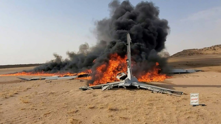 Cette photo diffusée par le Centre des médias houthi Ansarullah du Yémen le 26 juillet 2026 montre ce qu'il présente comme une drone saoudian abattu dans le nord-ouest du pays   ( Ansarullah media center / Handout )