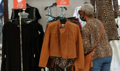 USA: LES DÉPENSES DE CONSOMMATION EN LÉGÈRE BAISSE EN MAI