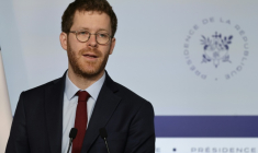 Le ministre des Comptes public David Amiel le 22 avril 2026 à Paris. ( AFP / Ludovic MARIN )