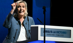 Marine Le Pen à Narbonne, dans l'Aude, le 1er mai 2025 ( AFP / Lionel BONAVENTURE )