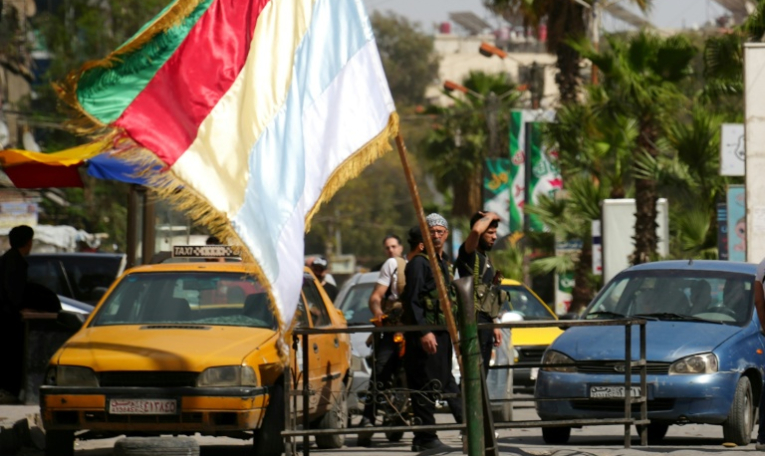 Des membres des forces de sécurité druzes déployées à Jaramana, près de Damas, le 29 avril 2025 en Syrie ( AFP / Rami al SAYED )