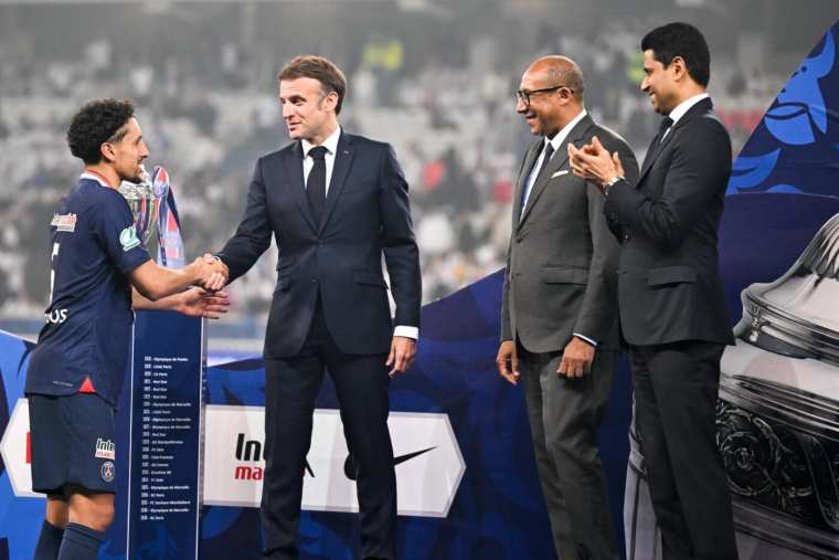 Macron enfonce le couteau dans la plaie de l’Inter