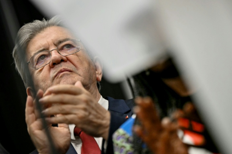 Le candidat LFI à la présidentielle Jean-Luc Mélenchon dénonce le racisme à la Courneuve le 26 octobre 2026 ( AFP / LOU BENOIST )