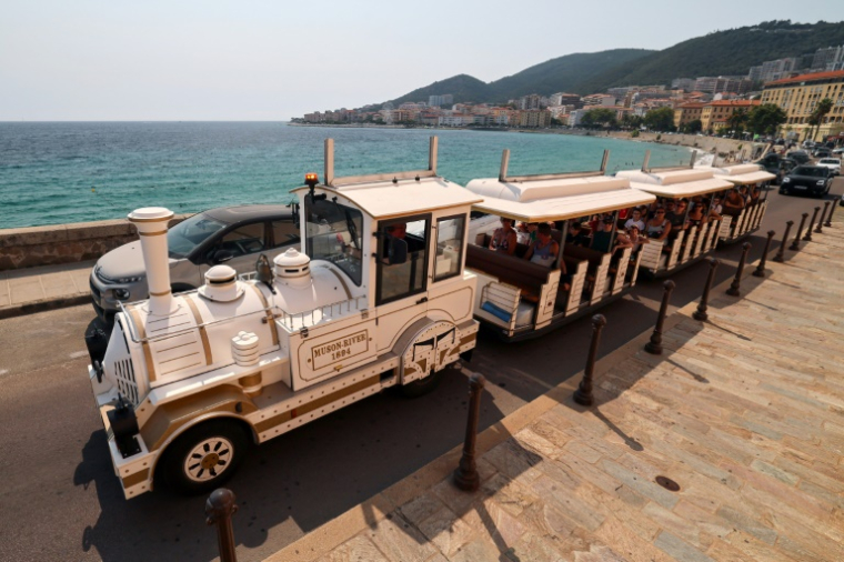 Le petit train d'Ajaccio, en Corse, le 6 août 2025 ( AFP / Pascal POCHARD-CASABIANCA )