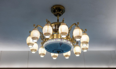 Des lampes ou suspensions design à moins de 100 euros peuvent habiller votre salon ou votre chambre. ( crédit photo : Getty Images )