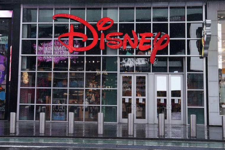 DISNEY, AFFECTÉ PAR LA CRISE SANITAIRE, VA LICENCIER 28.000 EMPLOYÉS DES PARCS US