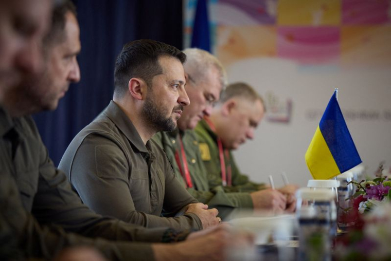 Le président ukrainien Volodimir Zelensky participe à une réunion lors du sommet du G7 à Hiroshima, au Japon