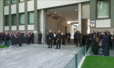 À Milan, les proches de Giorgio Armani se recueillent pour un dernier hommage