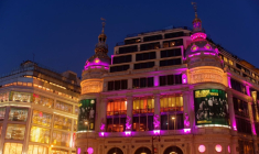À Paris, le célèbre grand magasin Printemps Haussmann, fermé depuis mi-mars à cause de l'épidémie de coronavirus, a rouvert ses portes ce jeudi (Crédits photo : Flickr - Christian Sarbach )