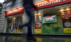 LE GROUPE DE PARIS ENTAIN A REÇU UNE OFFRE DE MGM POUR 11 MILLIARDS DE DOLLARS, LA JUGE INSUFFISANTE