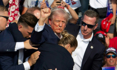 Donald Trump à Butler, aux États-Unis, le 13 juillet 2024. ( AFP / REBECCA DROKE )