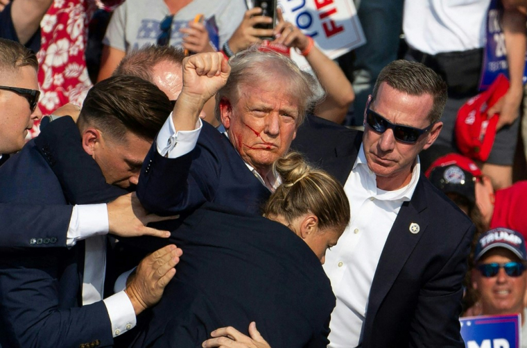 Donald Trump à Butler, aux États-Unis, le 13 juillet 2024. ( AFP / REBECCA DROKE )