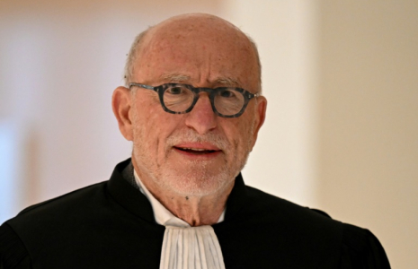 L'avocat et président d'honneur de la Licra, Alain Jakubowicz, au tribunal de Paris 17 avril 2023 ( AFP / Bertrand GUAY )