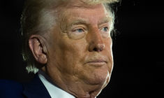 Le président américain Donald Trump le 29 avril 2025 à Warren, dans le Michigan (nord), où il a célébré devant des milliers de soutiens les 100 premiers jours de son second mandat ( AFP / Jim WATSON )
