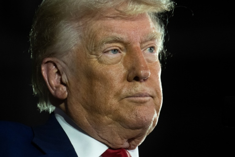 Le président américain Donald Trump le 29 avril 2025 à Warren, dans le Michigan (nord des Etats-Unis), où il a célébré devant des milliers de soutiens les 100 premiers jours de son second mandat ( AFP / Jim WATSON )