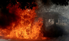 Un bus incendié lors d'émeutes à Jalisco, dans l'ouest du Mexique, après la mort d'El Mencho, l'un des barons de la drogue les plus recherchés, tué par l'armée ( AFP / Ulises RUIZ )