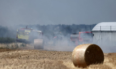 PHOTO D'ARCHIVES : Incendie dans un champ alors que la vague de chaleur frappe la France