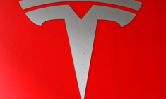 TESLA TRANSIGE APRÈS UNE PLAINTE COLLECTIVE CONTRE AUTOPILOT