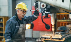 Macron précise son projet pour la retraite / iStock-RainStar