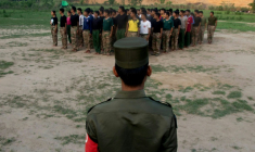 Des membres des PDF de Mandalay dans un camp d'entrainement secret dans la région de Sagaing, dans le nord de la Birmanie, le 19 mai 2026 ( AFP / STR )