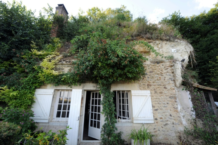 A Troo (Loir-et-Cher), une dizaine d'habitations entièrement creusées dans la roche sont occupées à l'année ou proposées en location saisonnière ( AFP / JEAN-FRANCOIS MONIER )