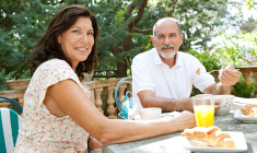 Le Revenu conseille une famille pour ses placements. (© Shutterstock)