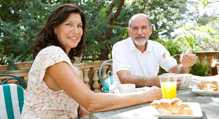 Le Revenu conseille une famille pour ses placements. (© Shutterstock)