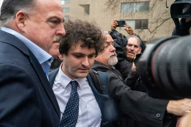 Le fondateur de FTX, Sam Bankman-Fried, arrive le jour d'une audience au tribunal fédéral de Manhattan