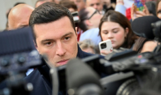 Le président du Rassemblement national (RN) Jordan Bardella en déplacement à Pont-Audemer, dans l'Eure, le 20 février 2026 ( AFP / Lou BENOIST )