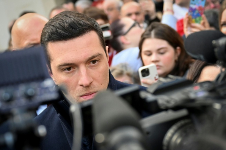 Le président du Rassemblement national (RN) Jordan Bardella en déplacement à Pont-Audemer, dans l'Eure, le 20 février 2026 ( AFP / Lou BENOIST )